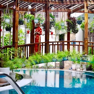 https://long-life-riverside-hotel.hotelsofhoian.com